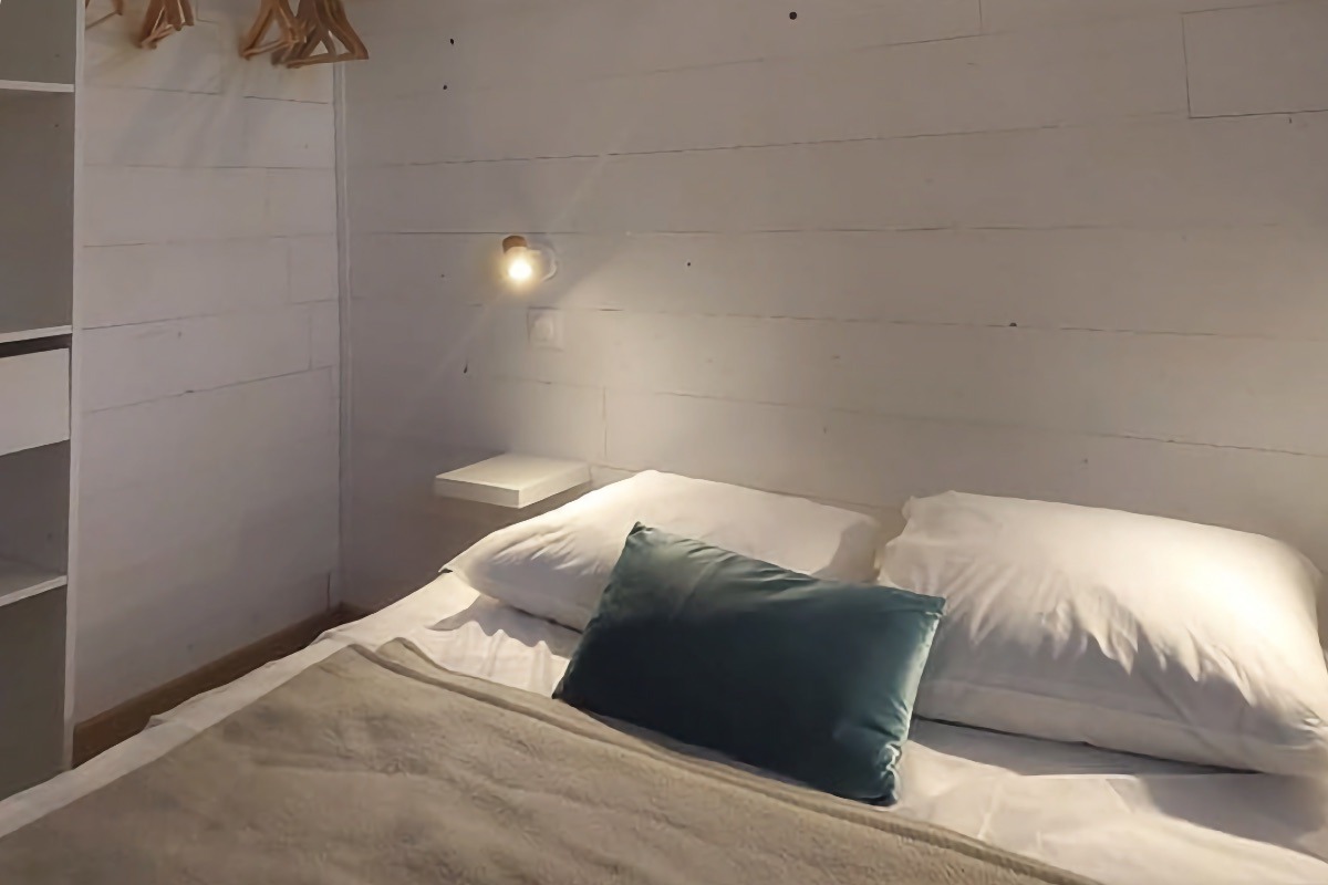 Chambre double du Gîte Fénelon pour 5 personnes à la Truffière Village de gîtes Chambre double du Gîte Fénelon pour 5 personnes à la Truffière Village de gîtes