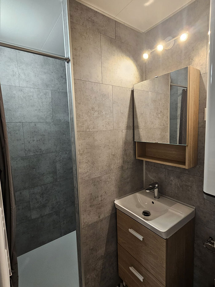 Salle de douche du Gîte Castelnaud pour 5 personnes à la Truffière Village de gîtes